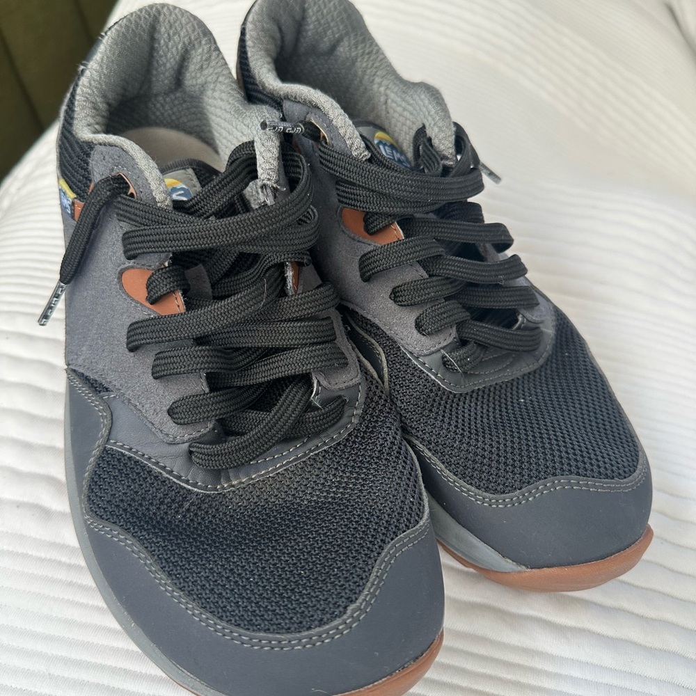 Stylish Black and Gray Men's Sneakers